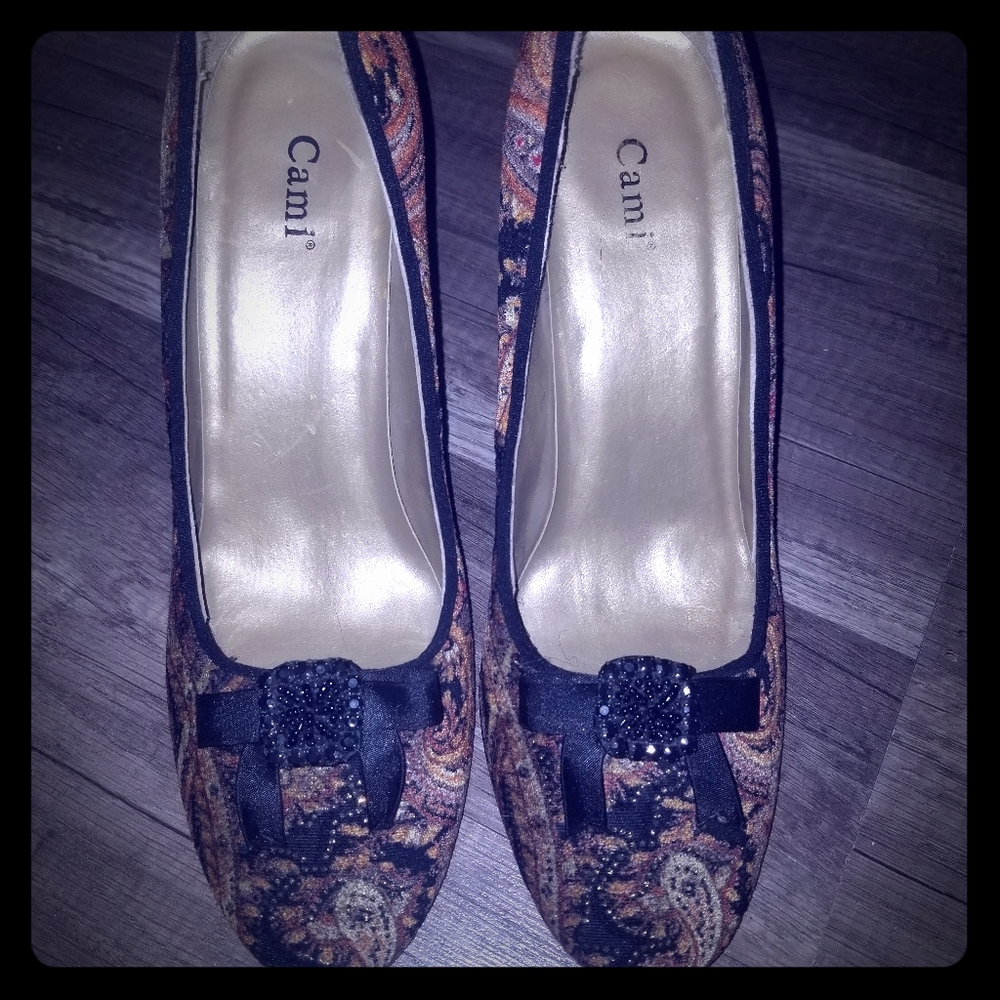 Cami  closed toe velvet heels with black bow